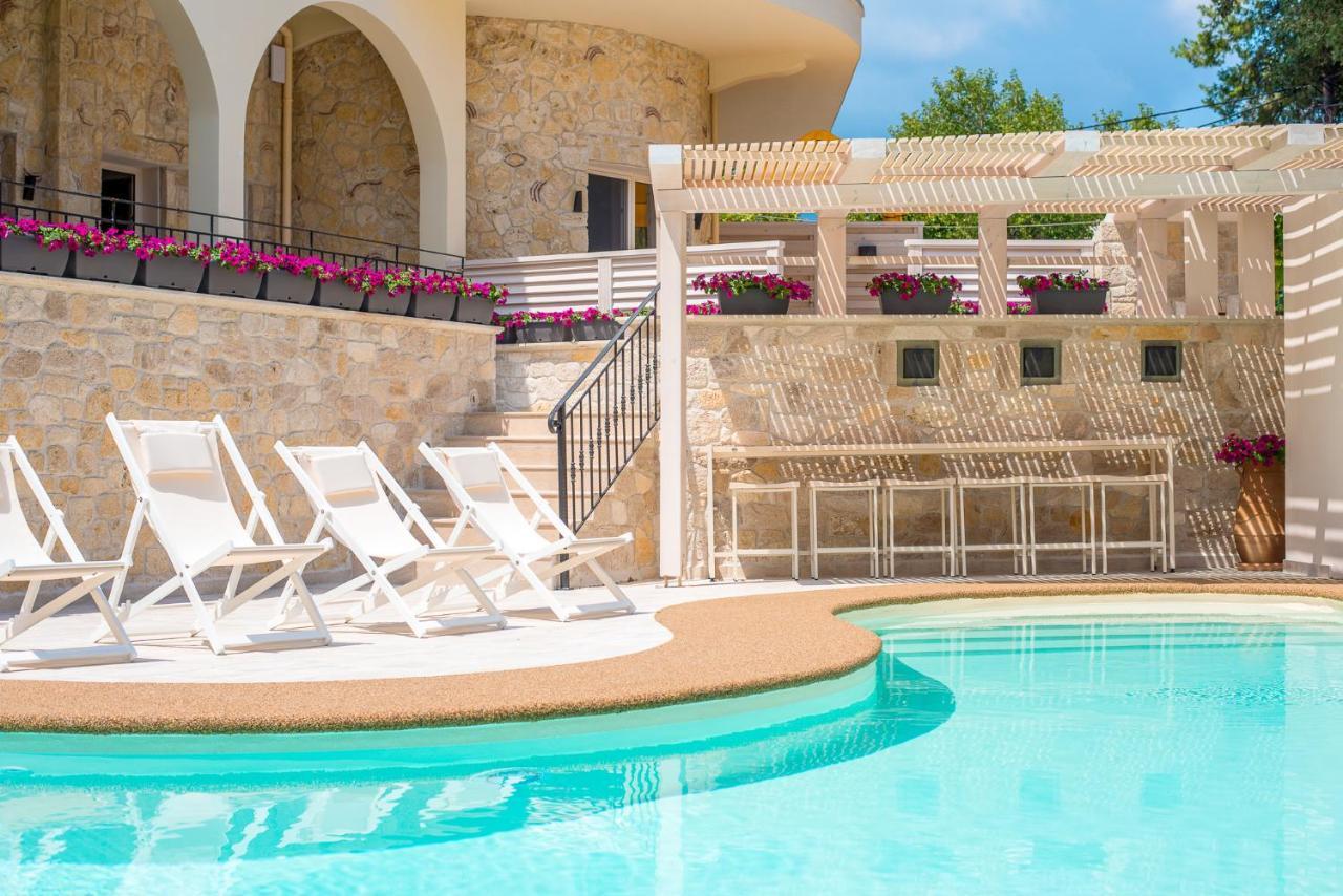Neikos Mediterraneo Luxury Suites Chaniotis Dış mekan fotoğraf