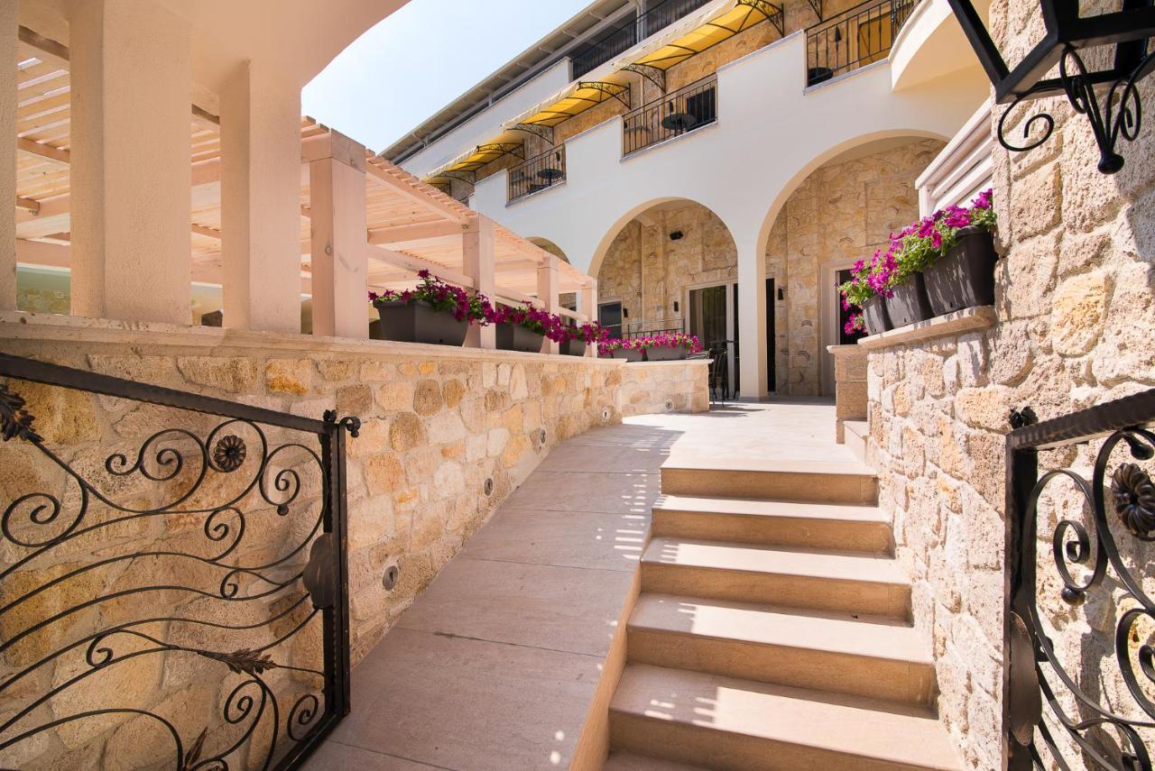 Neikos Mediterraneo Luxury Suites Chaniotis Dış mekan fotoğraf